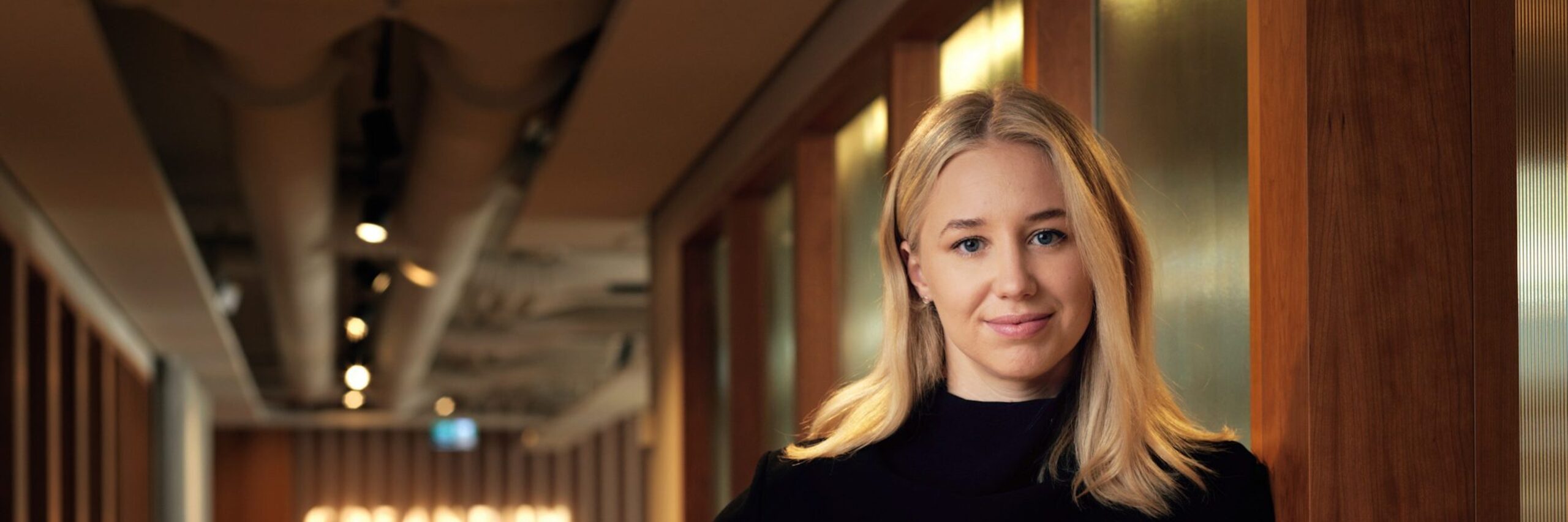 回应“机器!人?里是否藏真人” 小鹏汽车-w盘中股价涨近6%